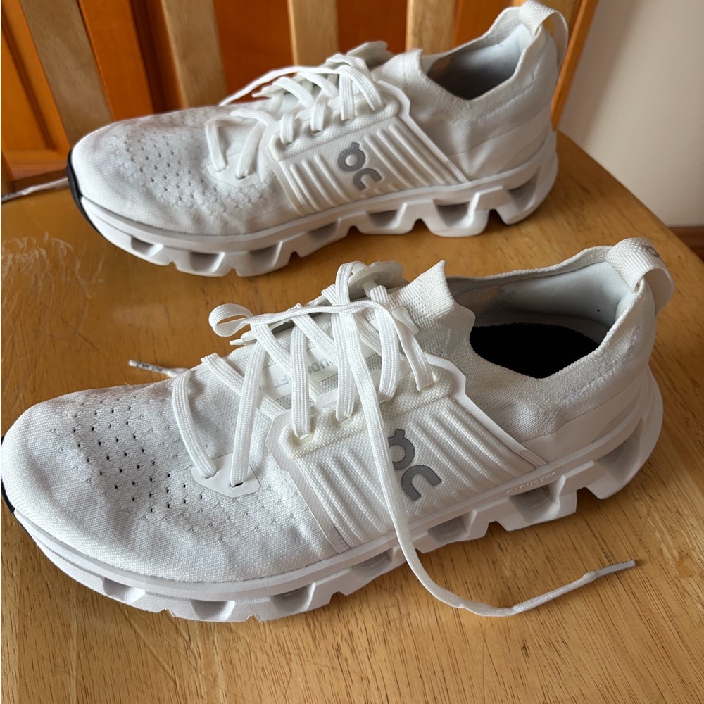 On Cloudswifts 4 Women's Running Sneakers in White - Picture 3 of 7